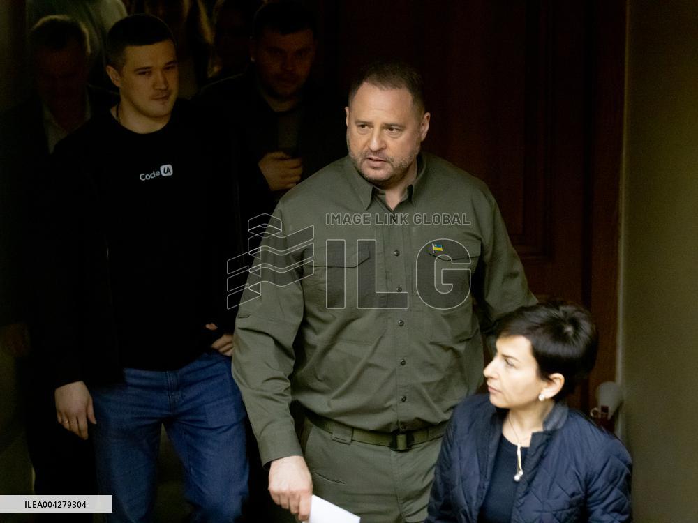 Andriy Yermak meets with students of Institute of International Relations in Kyiv