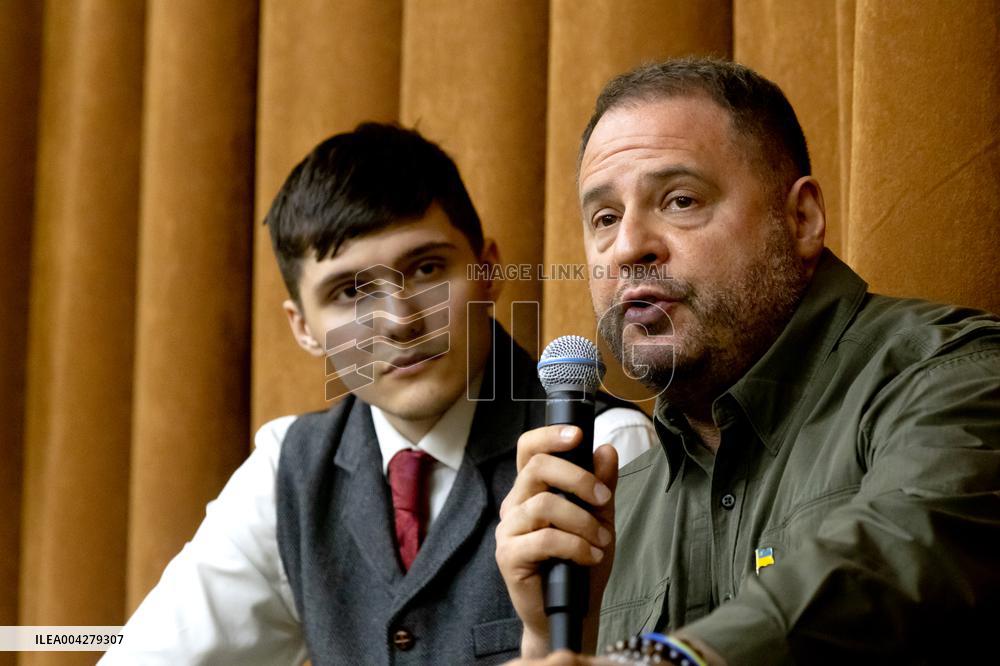 Andriy Yermak meets with students of Institute of International Relations in Kyiv