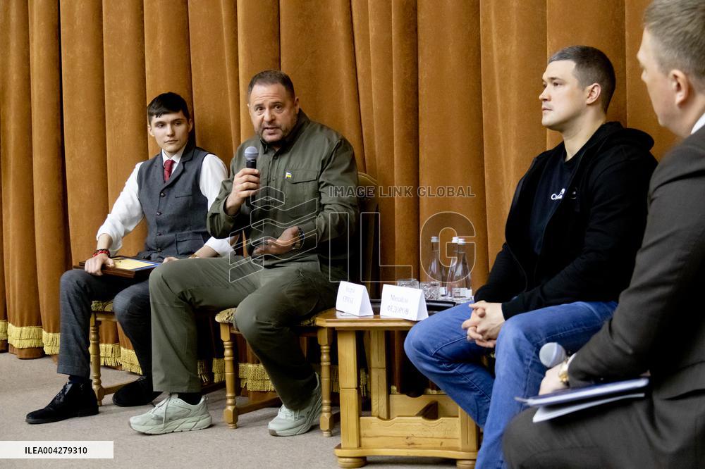 Andriy Yermak meets with students of Institute of International Relations in Kyiv