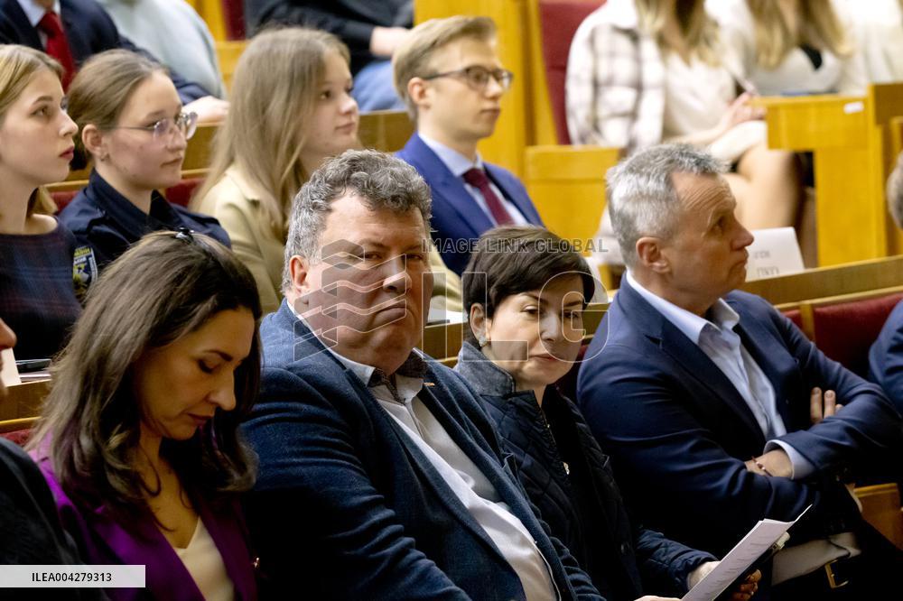 Andriy Yermak meets with students of Institute of International Relations in Kyiv