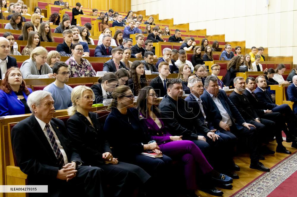 Andriy Yermak meets with students of Institute of International Relations in Kyiv