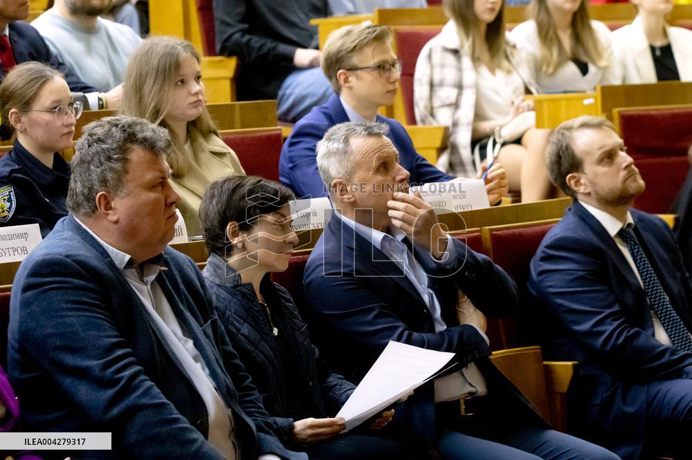 Andriy Yermak meets with students of Institute of International Relations in Kyiv