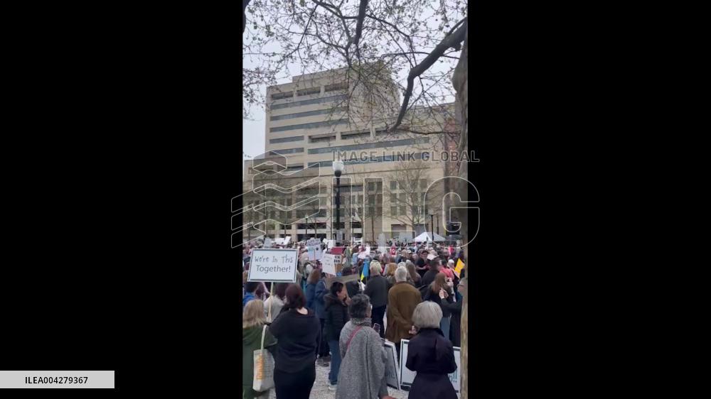 US: ‘Hands Off!’ Protests Against Trump and Elon Musk Erupt Nationwide 2