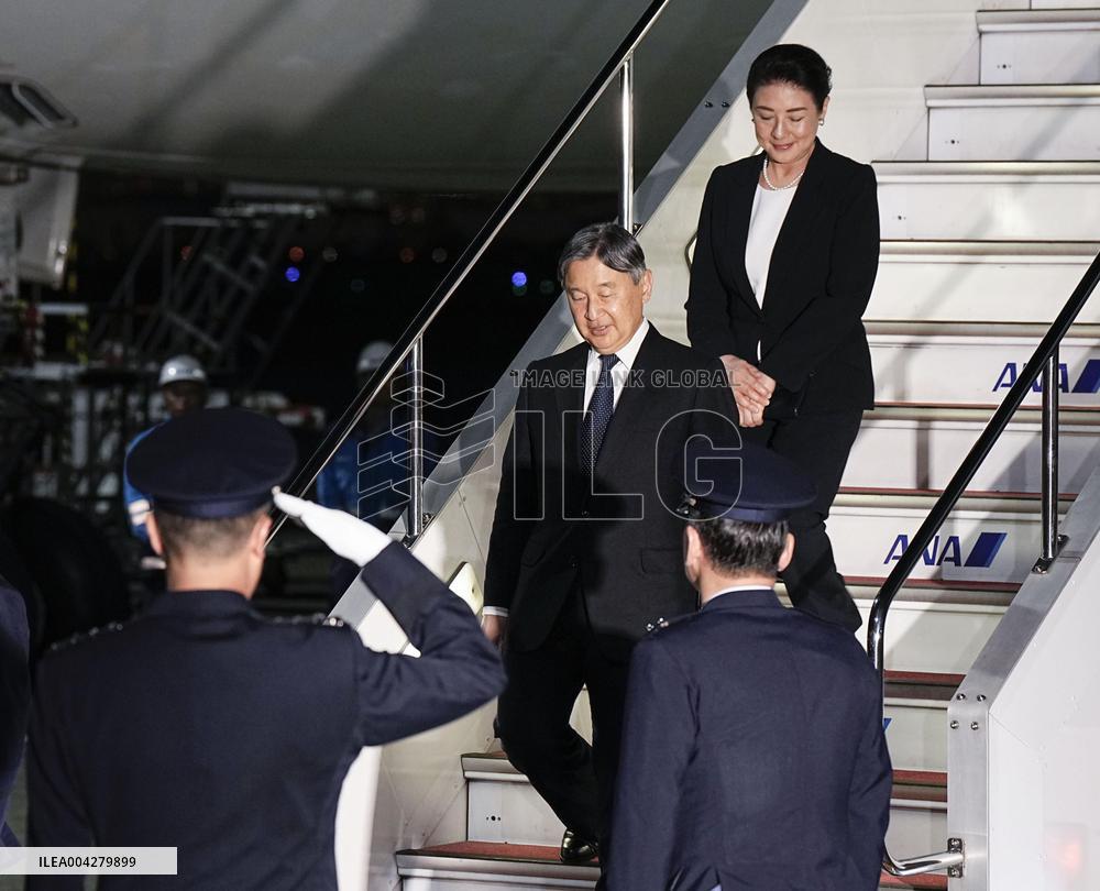 Japan emperor, empress visit Iwoto Island