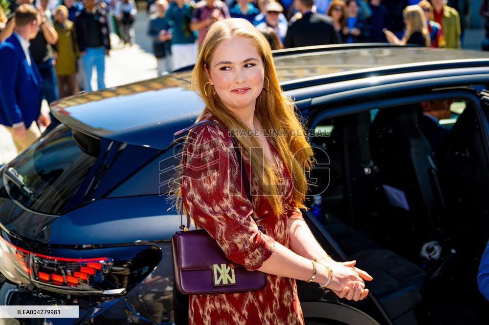 Princess Amalia Of The Netherlands Unveils A Plaque - Madrid