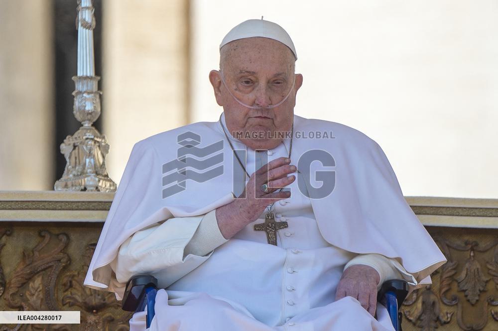 Pope Francis Arrives At The End Of A Mass In St Peters Square - Vatican