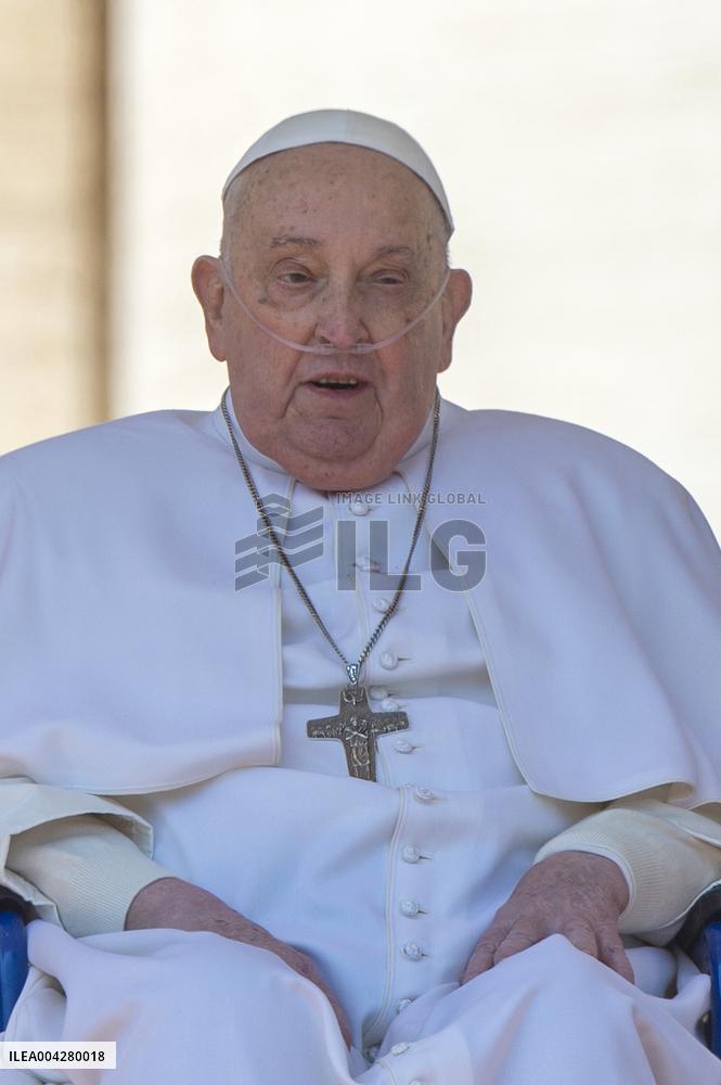 Pope Francis Arrives At The End Of A Mass In St Peters Square - Vatican