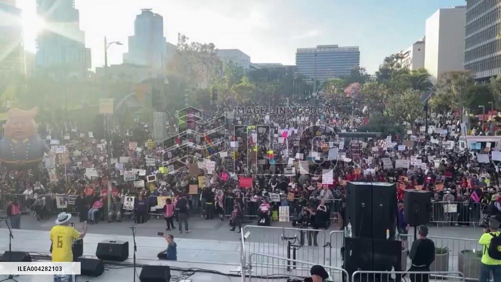 US: ‘Hands Off!’ Protests Against Trump and Elon Musk Erupt Nationwide 4