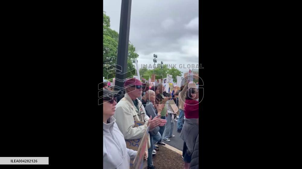 US: ‘Hands Off!’ Protests Against Trump and Elon Musk Erupt Nationwide 7