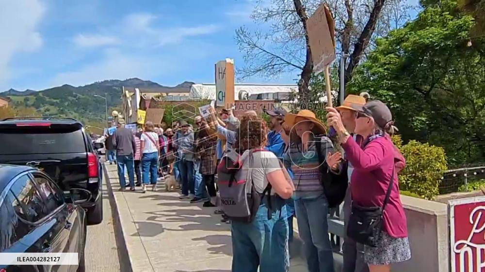US: ‘Hands Off!’ Protests Against Trump and Elon Musk Erupt Nationwide 6