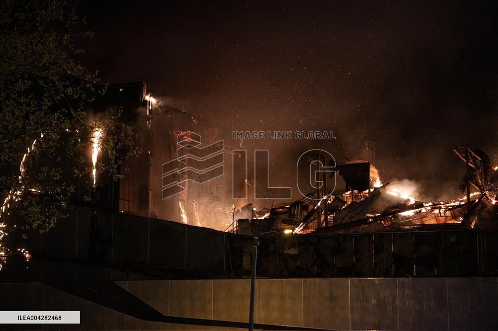 A Fire Burning At A Recycling Plant Close To The Tribunal De Paris Courthouse - Paris