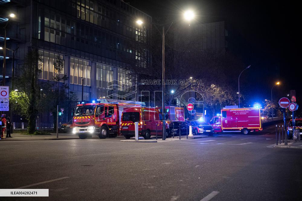 A Fire Burning At A Recycling Plant Close To The Tribunal De Paris Courthouse - Paris