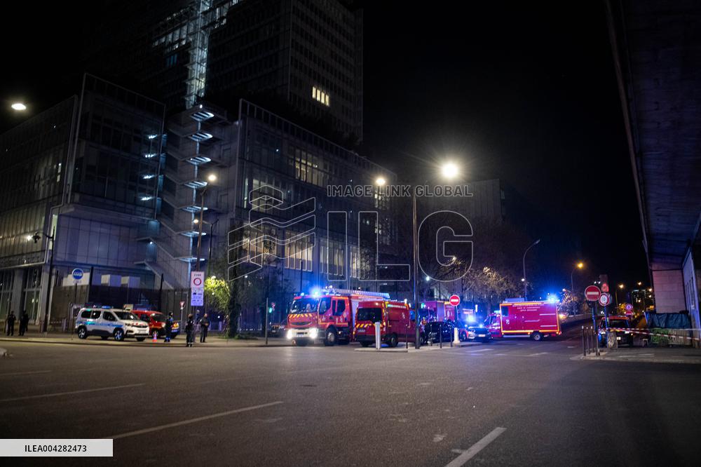 A Fire Burning At A Recycling Plant Close To The Tribunal De Paris Courthouse - Paris