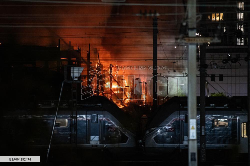 A Fire Burning At A Recycling Plant Close To The Tribunal De Paris Courthouse - Paris