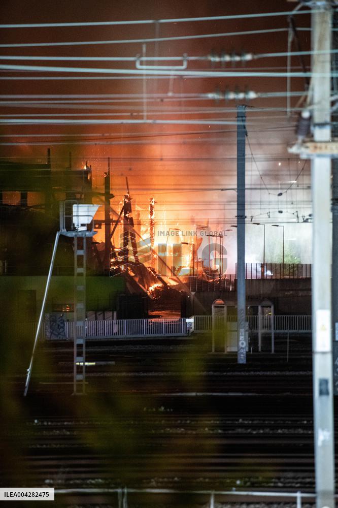 A Fire Burning At A Recycling Plant Close To The Tribunal De Paris Courthouse - Paris