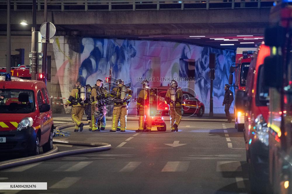 A Fire Burning At A Recycling Plant Close To The Tribunal De Paris Courthouse - Paris