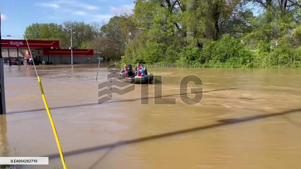 US: Major Flooding Forces Water Rescues in Dyersburg, Tennessee