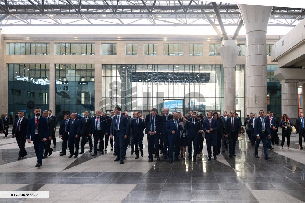 Presidents Sissi And Macron Ride The Metro - Cairo