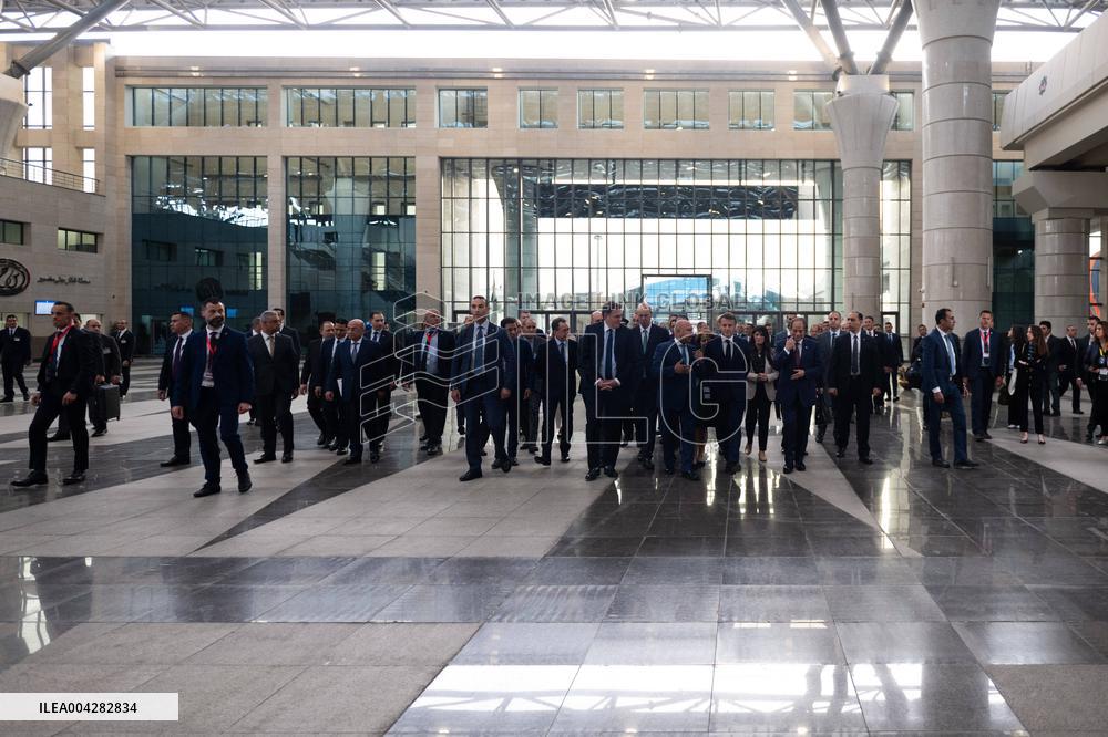 Presidents Sissi And Macron Ride The Metro - Cairo