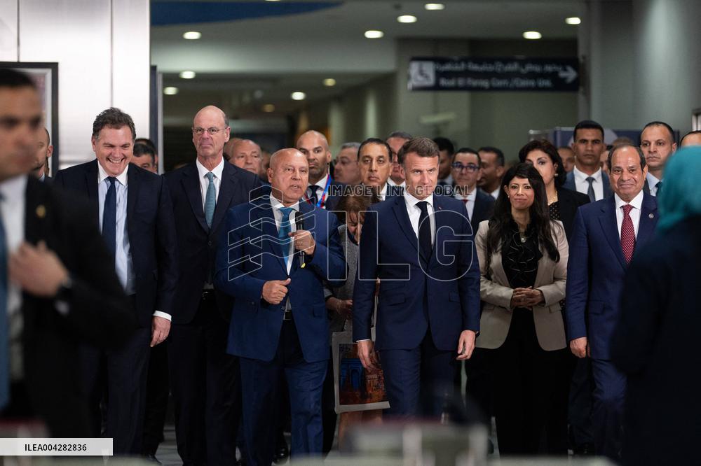 Presidents Sissi And Macron Ride The Metro - Cairo