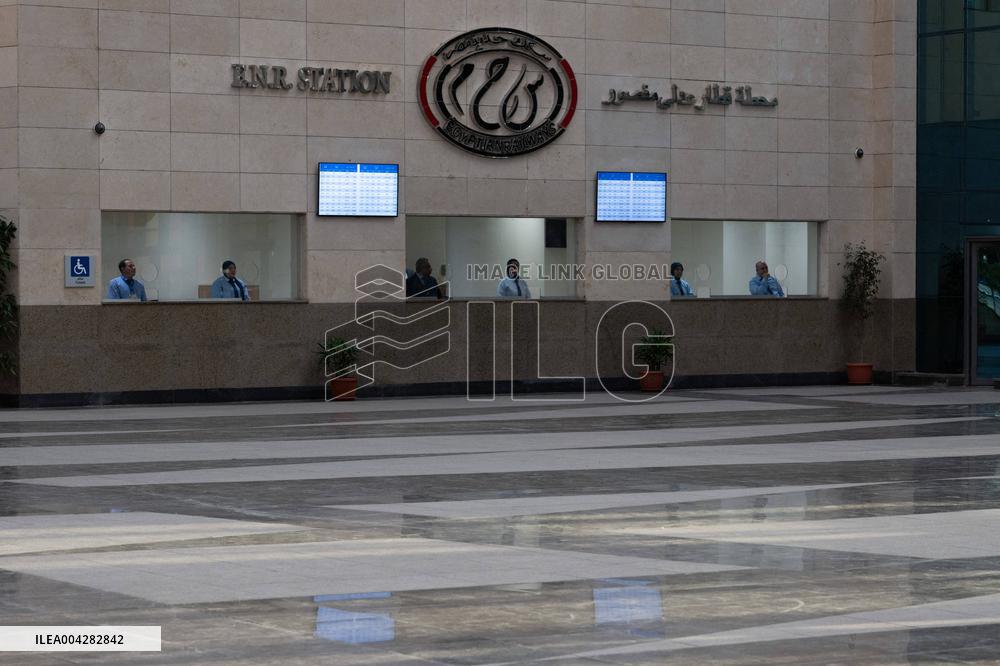 Presidents Sissi And Macron Ride The Metro - Cairo