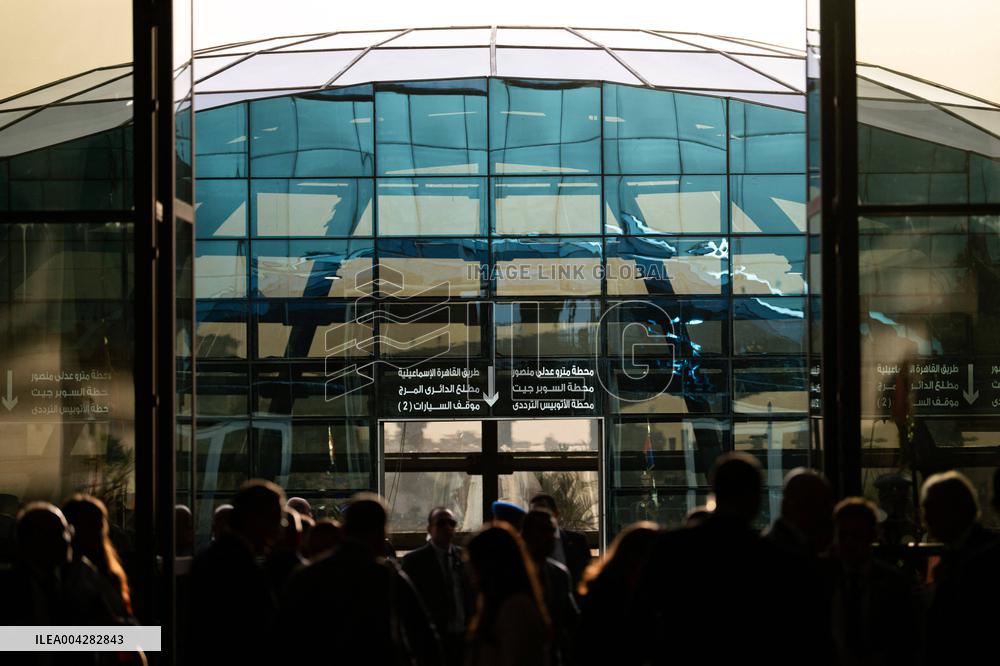 Presidents Sissi And Macron Ride The Metro - Cairo
