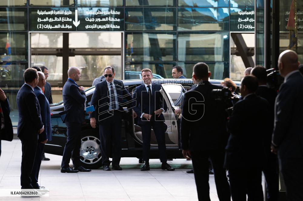 Presidents Sissi And Macron Ride The Metro - Cairo