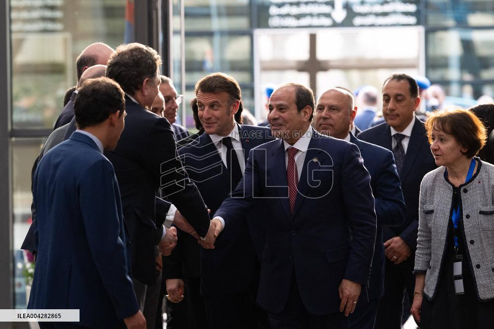 Presidents Sissi And Macron Ride The Metro - Cairo