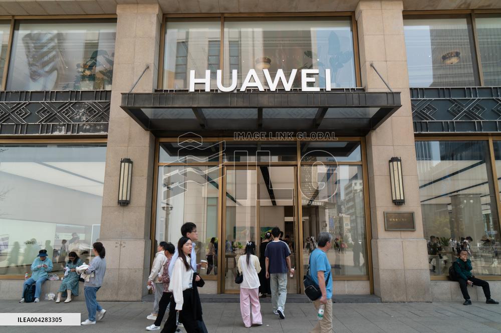 Huawei Store in Shanghai