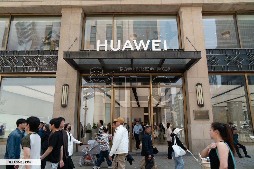 Huawei Store in Shanghai