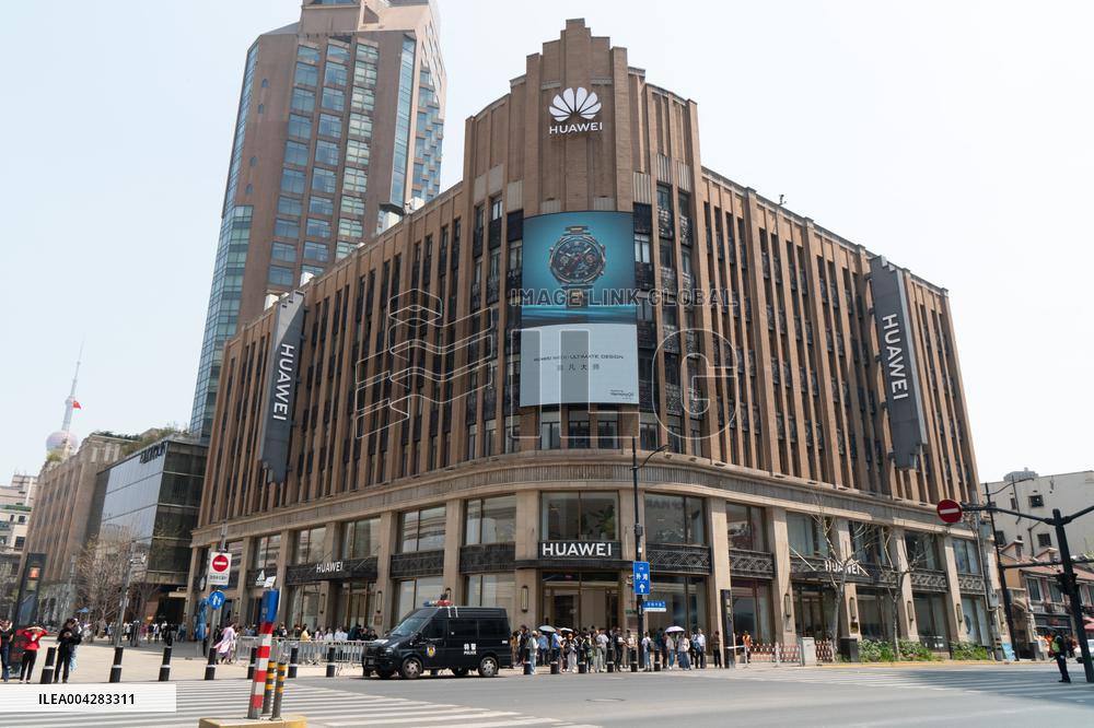 Huawei Store in Shanghai