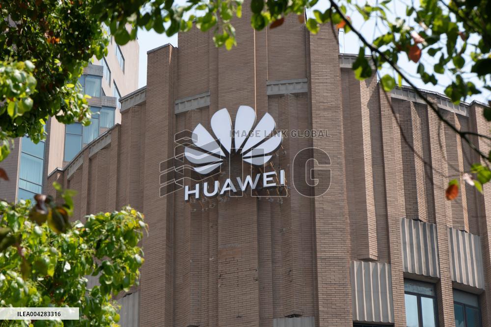Huawei Store in Shanghai