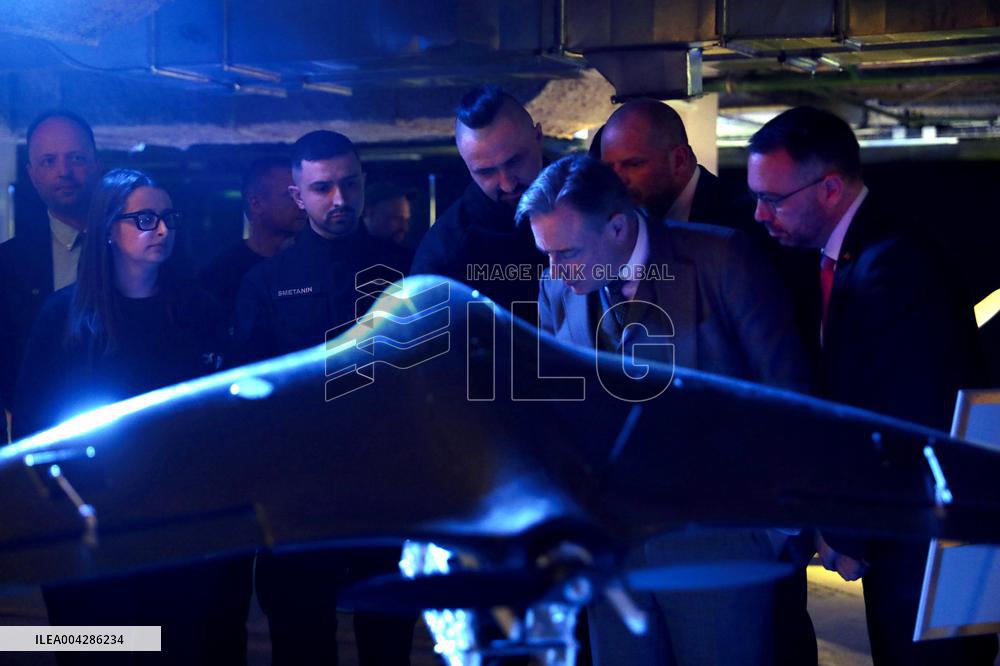 Volodymyr Zelenskyy and Bart De Wever meet representatives of Ukrainian and Belgian defence industries