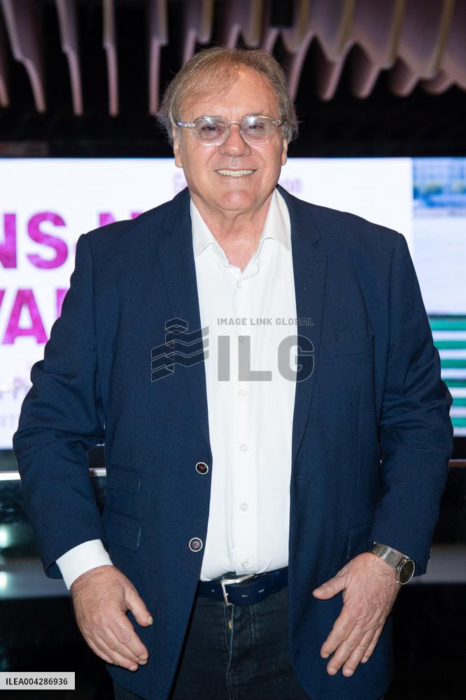 Aimons Nous Vivants Premiere