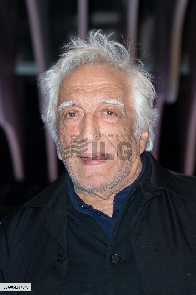 Aimons Nous Vivants Premiere