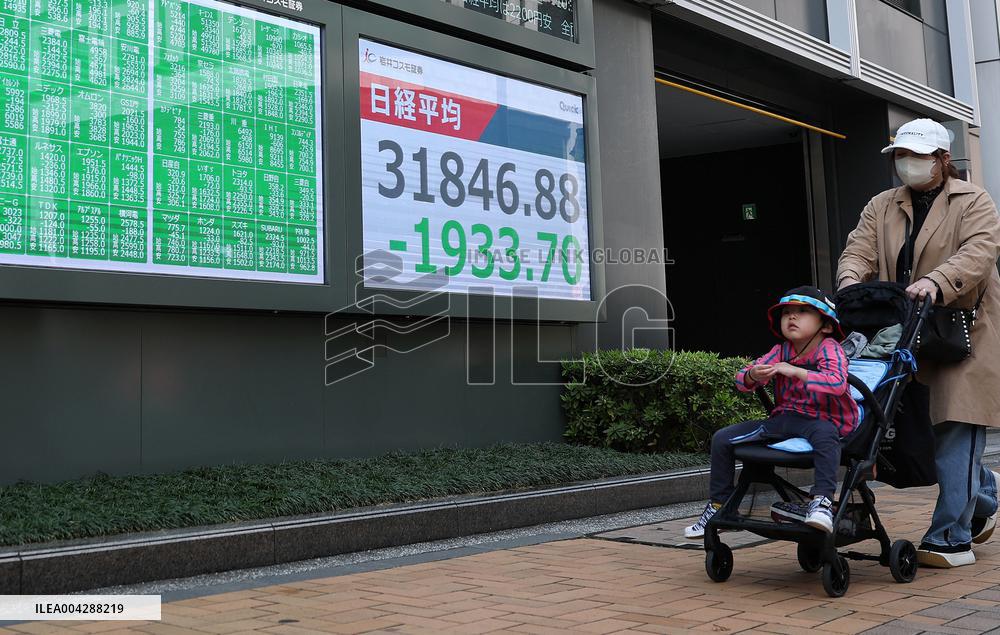 Japanese Stocks Face Plunge in Tokyo - Japan