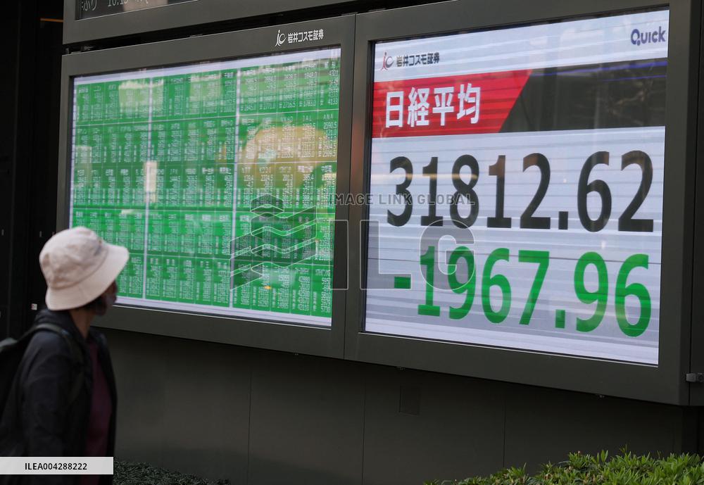 Japanese Stocks Face Plunge in Tokyo - Japan