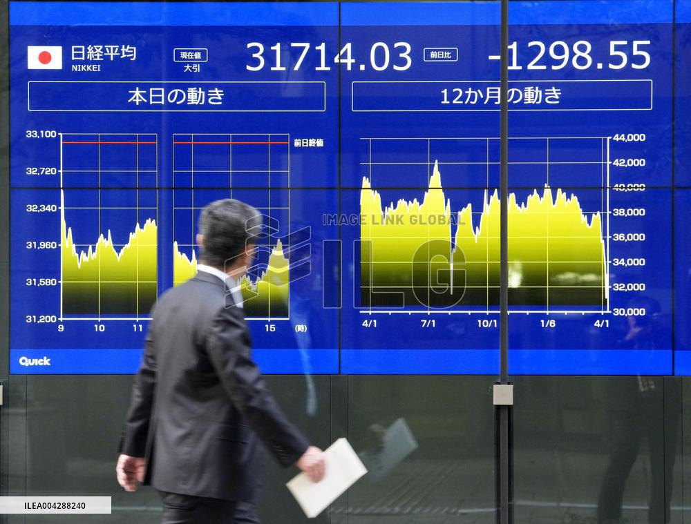 Tokyo stocks tumble