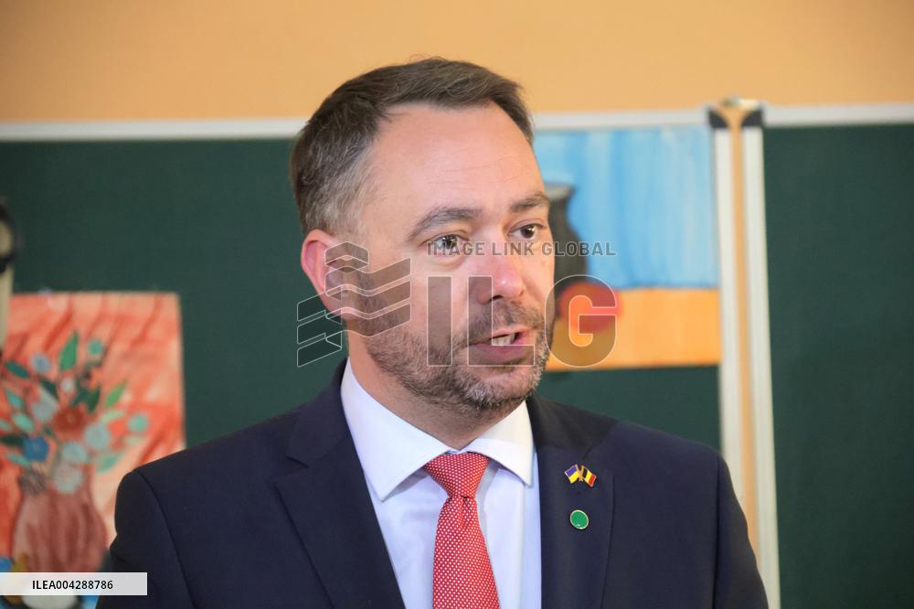 Ukrainian and Belgian FMs visit Baryshivka Lyceum in Kyiv region