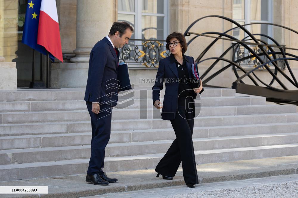Cabinet meeting at the Elysee Palace - Paris RL