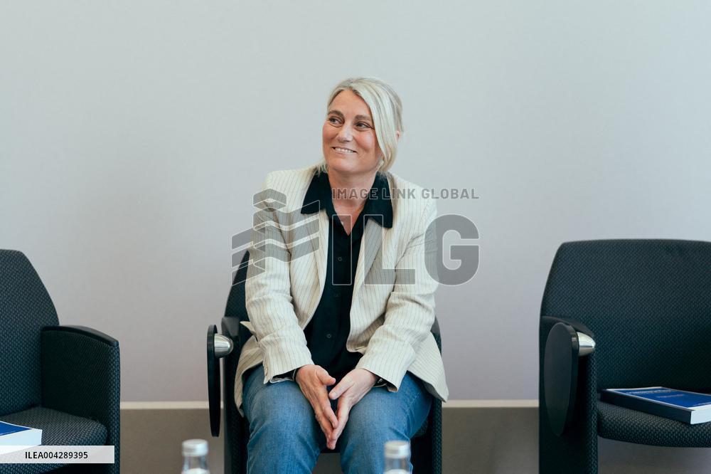 Menopause Report Submitted to Government - Paris AJ