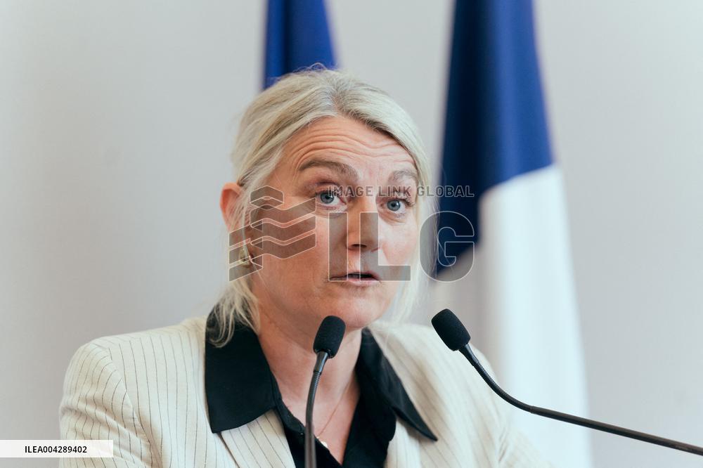 Menopause Report Submitted to Government - Paris AJ