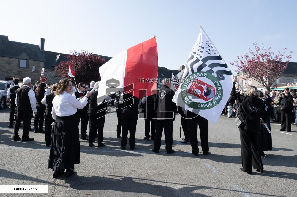 NO TABLOIDS - Official visit to Brittany by Prince Albert II of Monaco with his family - Matignon