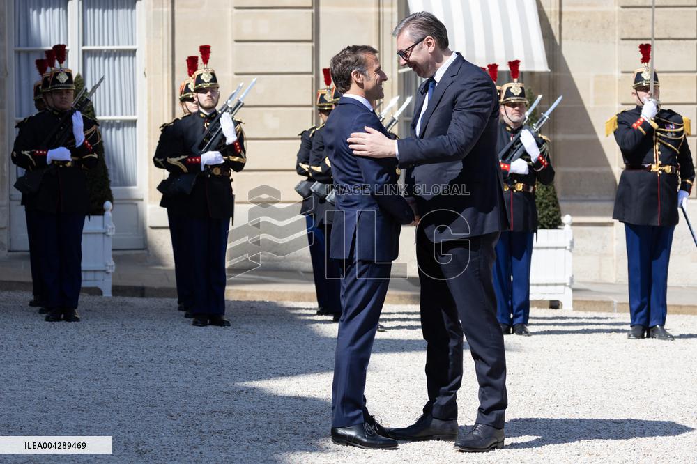 Emmanuel Macron welcomes Serbian President - Paris RL