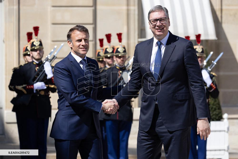 Emmanuel Macron welcomes Serbian President - Paris RL