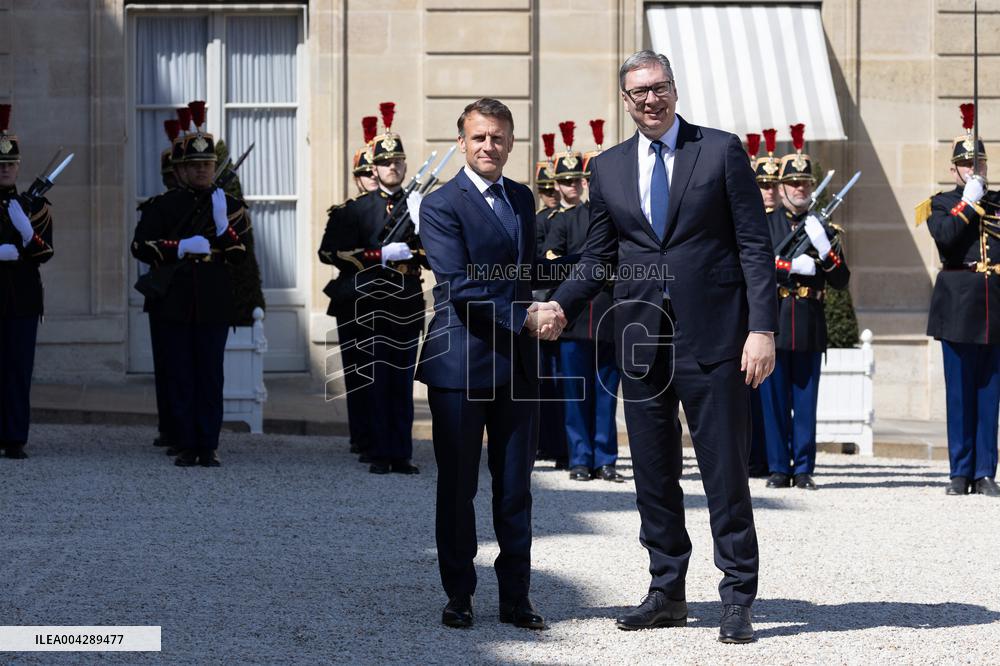 Emmanuel Macron welcomes Serbian President - Paris RL