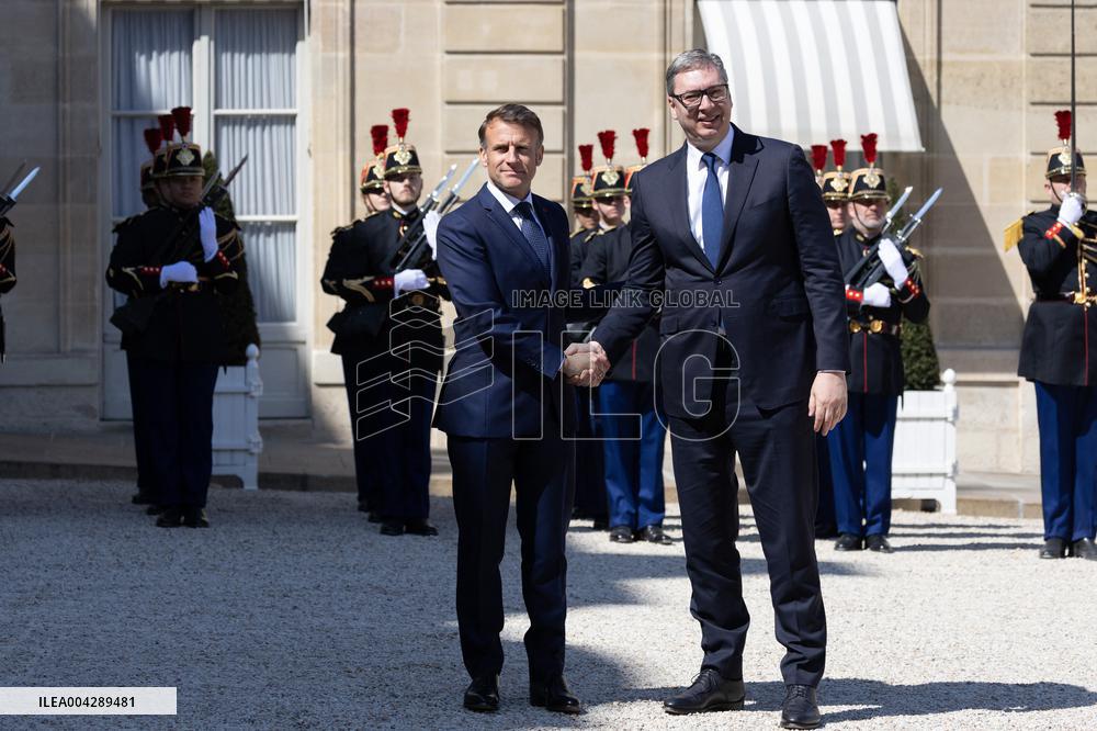 Emmanuel Macron welcomes Serbian President - Paris RL