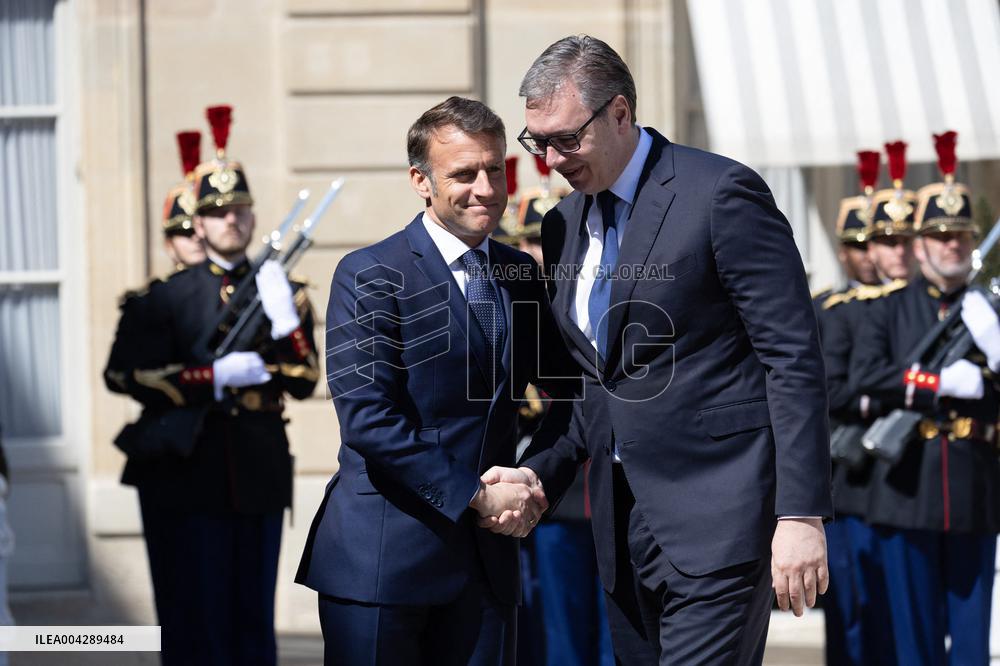 Emmanuel Macron welcomes Serbian President - Paris RL
