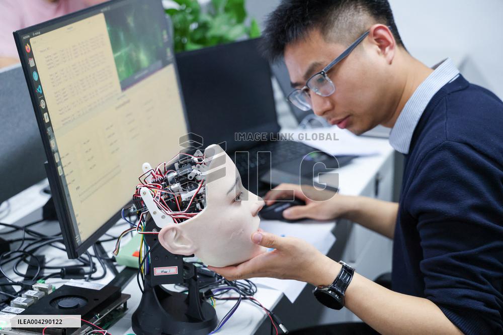 Advancements in Guangdong's Robot Industry - China