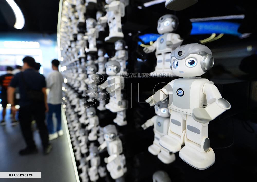 Advancements in Guangdong's Robot Industry - China